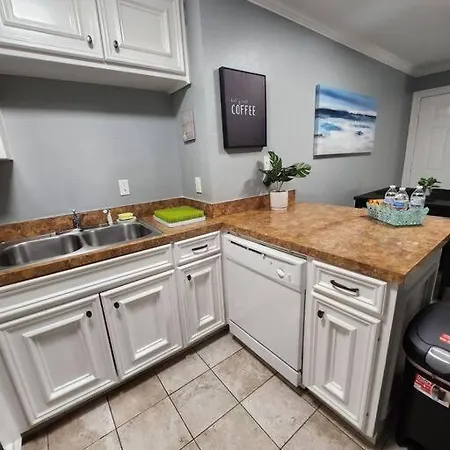 Blue Shark *E1* @ Midtown Large 1Br King Suite
